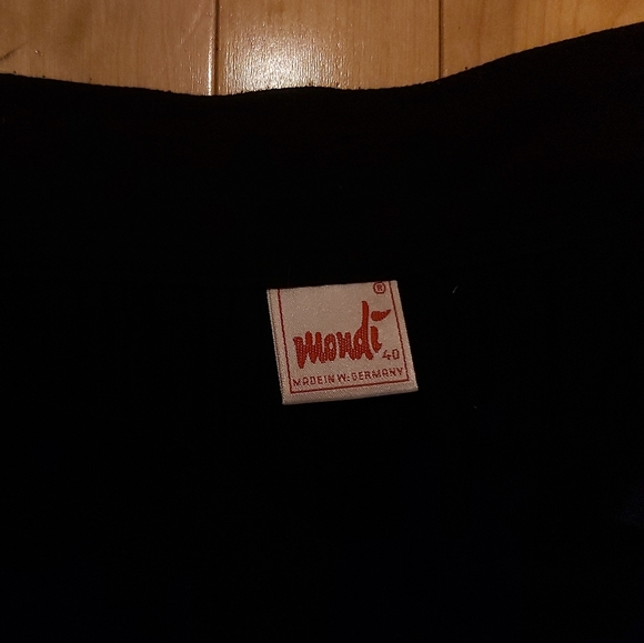 Mondi black tierd pleated skirt - Picture 5 of 6